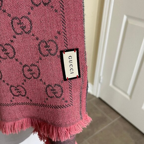 Gucci GG Wool Scarf in Graphite/Pink - Picture 8 of 14
